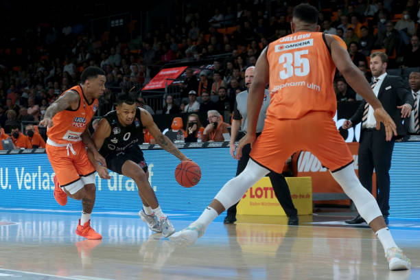 比赛刚开场 比赛刚开场