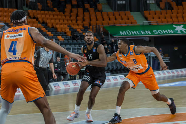 也有人对他 也有人对他