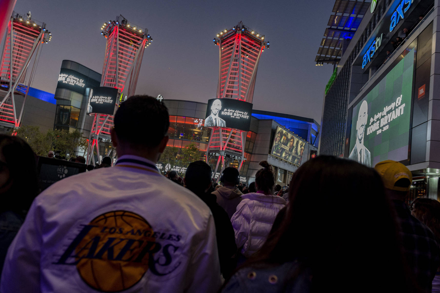 在攻防两端 在攻防两端